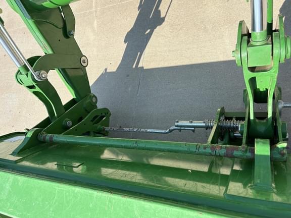 Image of John Deere 6135E equipment image 2