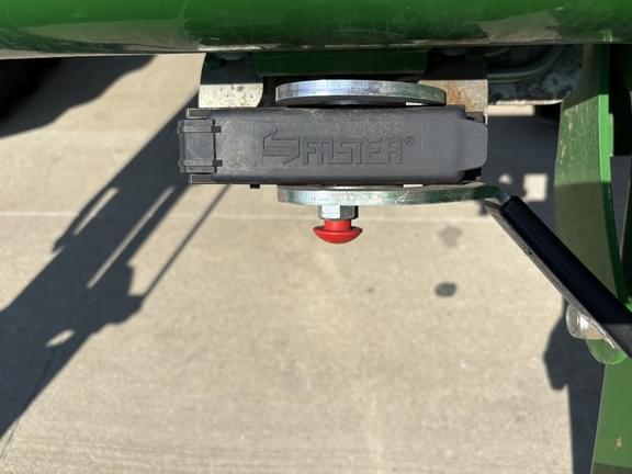 Image of John Deere 6135E equipment image 3