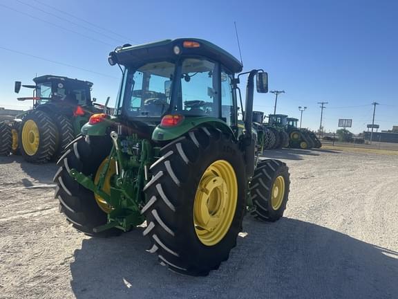Image of John Deere 6135E equipment image 4