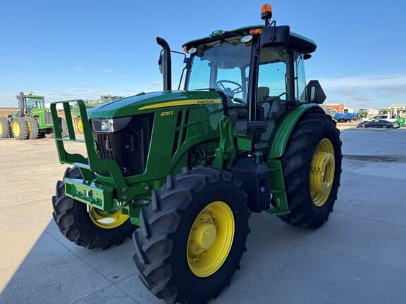 Image of John Deere 6135E equipment image 3