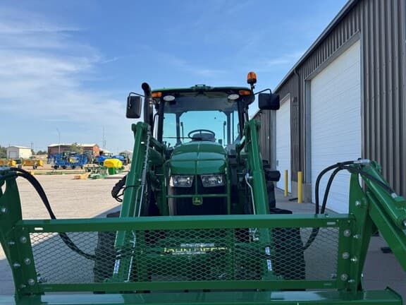 Image of John Deere 6135E equipment image 3