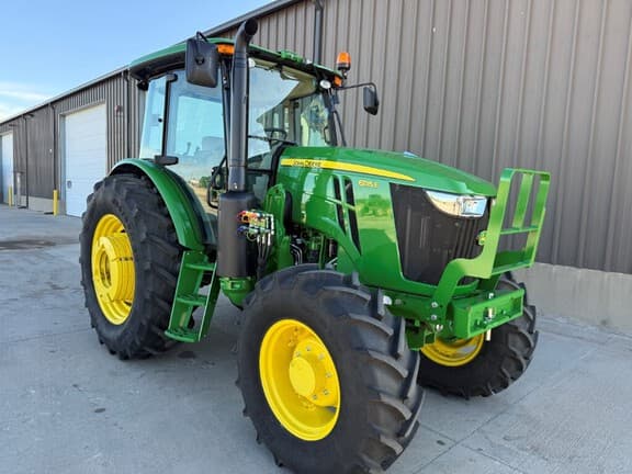 Image of John Deere 6135E equipment image 1