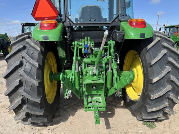Image of John Deere 6135E equipment image 3
