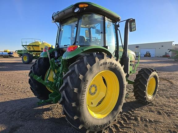 Image of John Deere 6135E equipment image 4