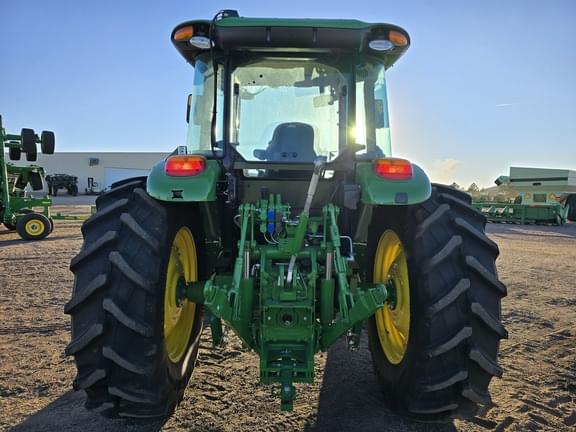 Image of John Deere 6135E equipment image 3