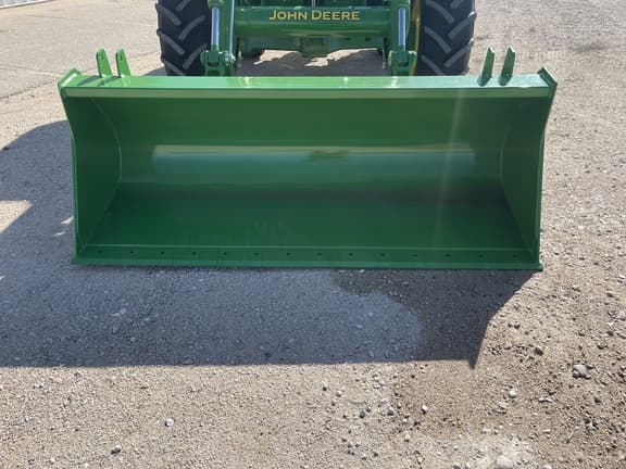 Image of John Deere 6135E equipment image 3