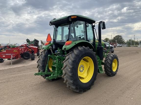 Image of John Deere 6135E equipment image 3