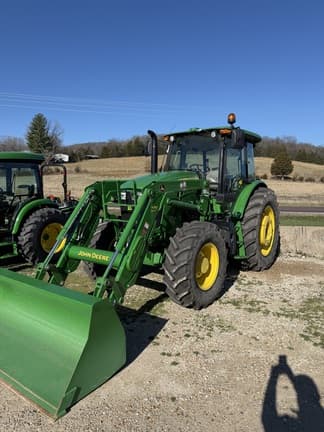 Image of John Deere 6135E equipment image 2