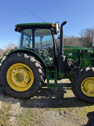 Image of John Deere 6135E equipment image 4