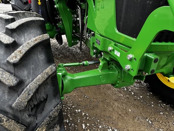 Image of John Deere 6135E equipment image 3