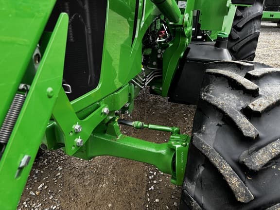 Image of John Deere 6135E equipment image 2