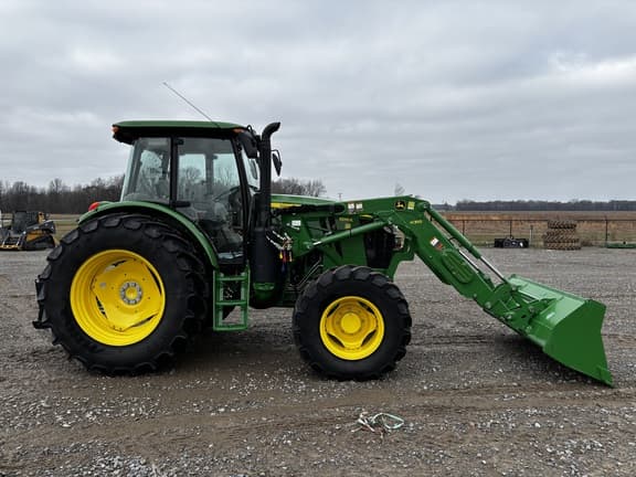Image of John Deere 6135E equipment image 4
