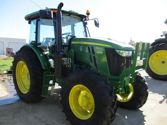 Image of John Deere 6135E equipment image 4