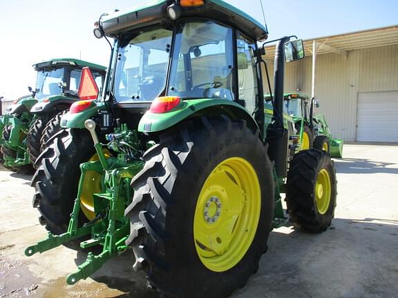 Image of John Deere 6135E equipment image 3