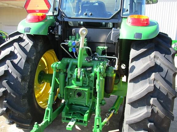 Image of John Deere 6135E equipment image 2