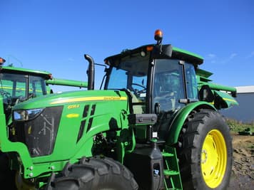 Main image John Deere 6135E