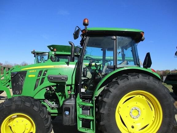 Image of John Deere 6135E equipment image 1