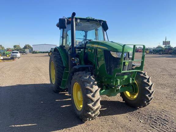 Image of John Deere 6135E equipment image 2