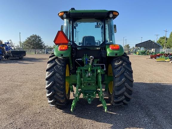 Image of John Deere 6135E equipment image 4