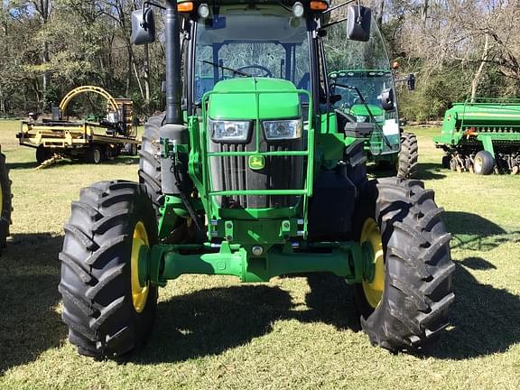 Image of John Deere 6135E equipment image 3