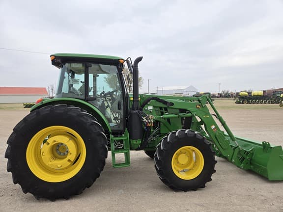 Image of John Deere 6135E equipment image 4