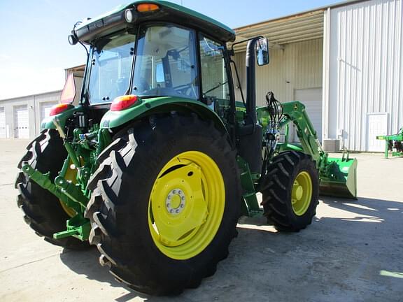 Image of John Deere 6135E equipment image 4