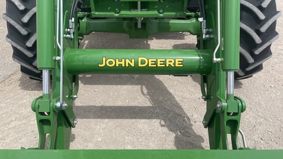 Image of John Deere 6135E equipment image 3