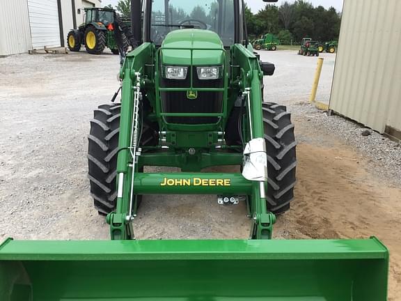 Image of John Deere 6135E equipment image 4