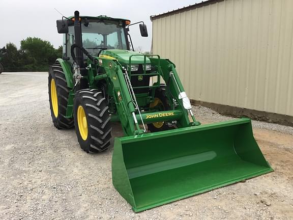 Image of John Deere 6135E equipment image 4