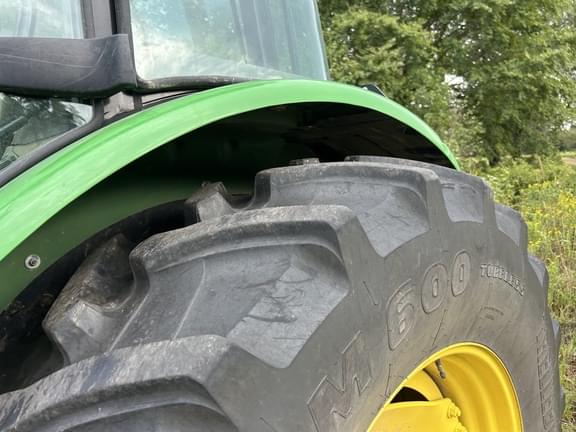 Image of John Deere 6135E equipment image 3