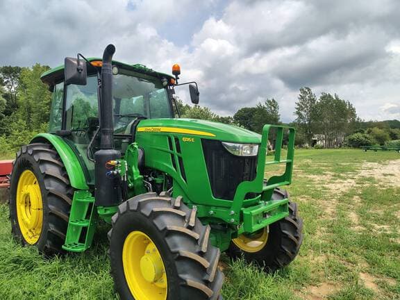 Image of John Deere 6135E equipment image 3