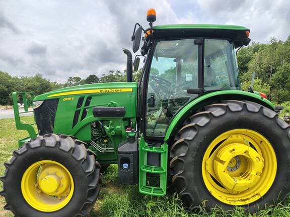 Image of John Deere 6135E equipment image 4