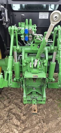 Image of John Deere 6135E equipment image 4