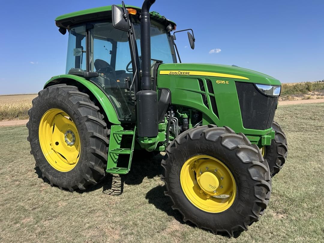 Image of John Deere 6135E Primary image
