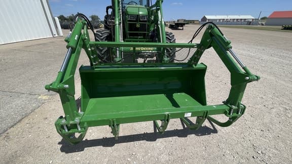Image of John Deere 6135E equipment image 4