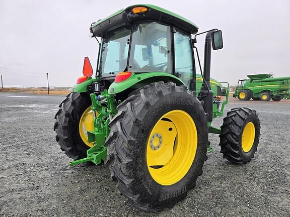 Image of John Deere 6135E equipment image 4