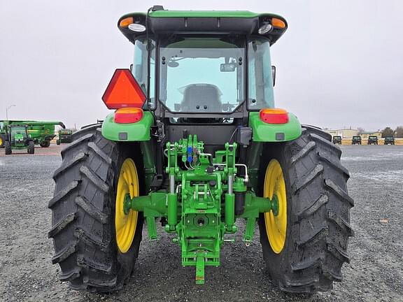 Image of John Deere 6135E equipment image 3