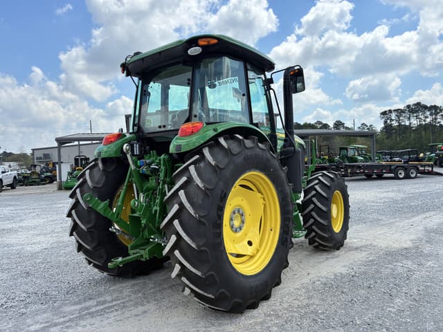 Image of John Deere 6135E equipment image 4