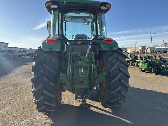 Image of John Deere 6135E equipment image 3