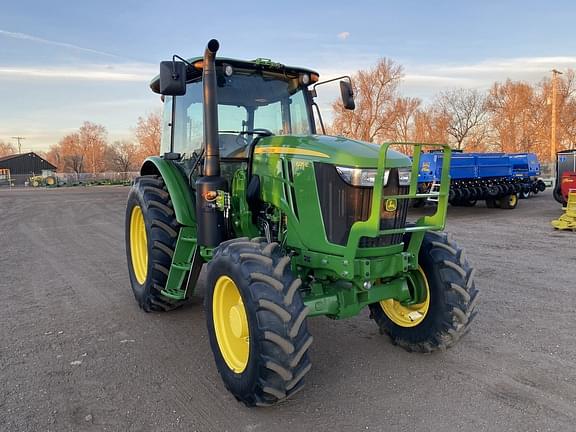 Image of John Deere 6135E equipment image 2