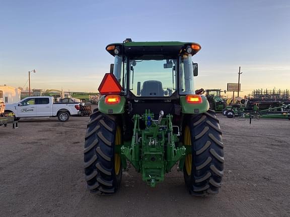 Image of John Deere 6135E equipment image 4
