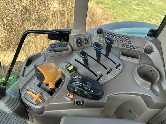 Image of John Deere 6140M equipment image 4