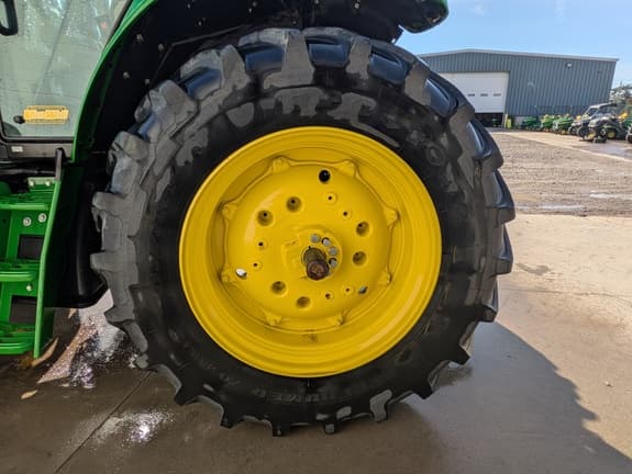 Image of John Deere 6140M equipment image 4