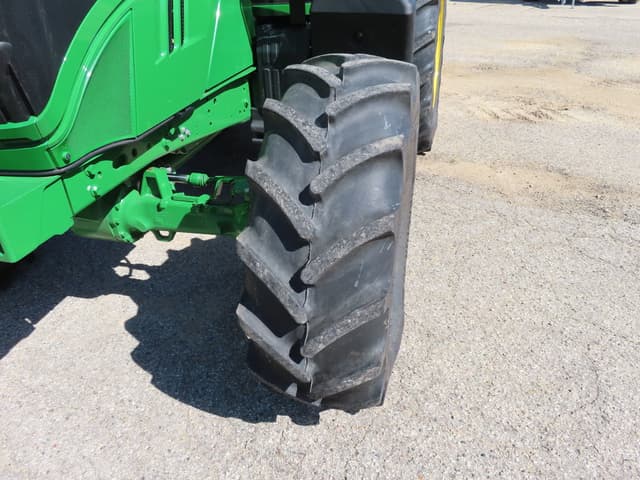 Image of John Deere 6140M equipment image 4