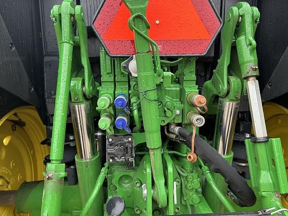 Image of John Deere 6140M equipment image 4