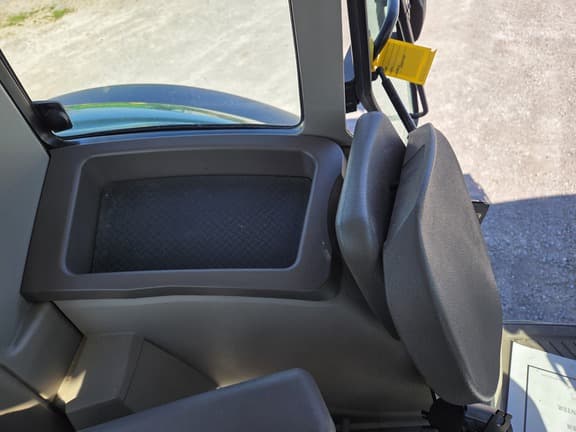 Image of John Deere 6140M equipment image 4