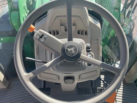 Image of John Deere 6145M equipment image 4