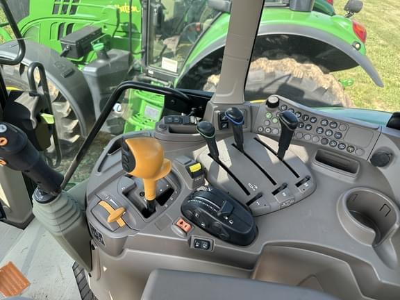 Image of John Deere 6145M equipment image 4