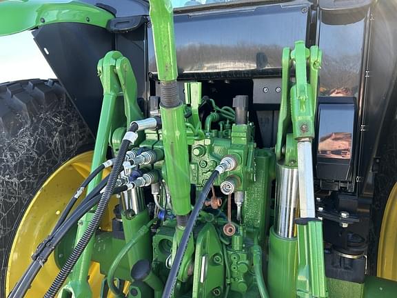 Image of John Deere 6145M equipment image 4