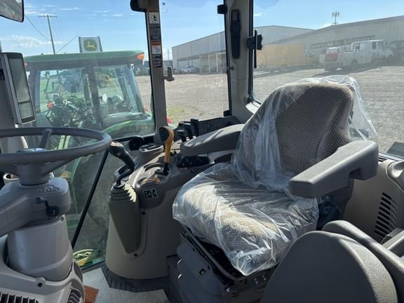 Image of John Deere 6145M equipment image 4